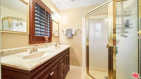 Bath - 919 N Maple St, Burbank, CA 91505 photo 1 of 3