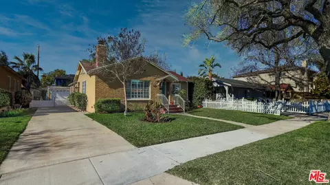 Exterior - 919 N Maple St, Burbank, CA 91505 photo 2 of 10