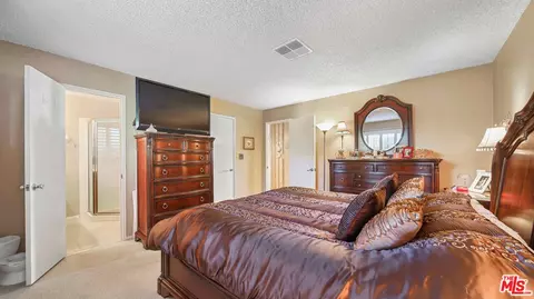 Bedroom - 919 N Maple St, Burbank, CA 91505 photo 2 of 4