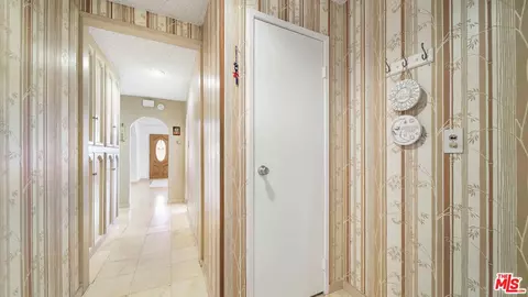 Entry Way - 919 N Maple St, Burbank, CA 91505 photo 1 of 1