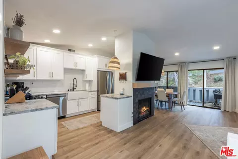 29107 Thousand Oaks Blvd #B, Agoura Hills, CA 91301