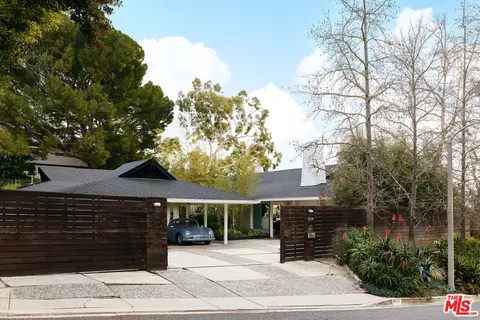 8014 Briar Summit Dr, Los Angeles, CA 90046