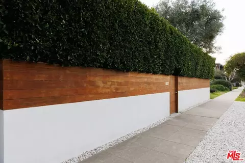 Exterior - 1126 Rose Ave, Venice, CA 90291 photo 7 of 8