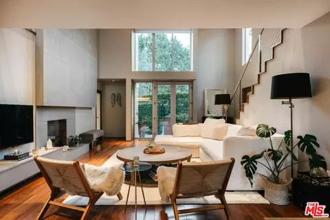 Living - 1126 Rose Ave, Venice, CA 90291 photo 2 of 4
