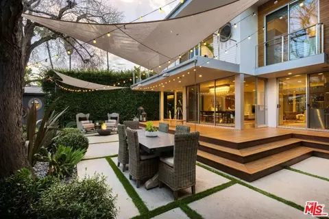 Exterior - 1126 Rose Ave, Venice, CA 90291 photo 2 of 8