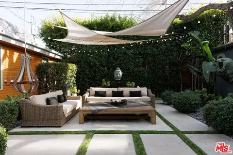 Exterior - 1126 Rose Ave, Venice, CA 90291 photo 5 of 8