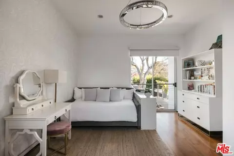Bedroom - 1126 Rose Ave, Venice, CA 90291 photo 2 of 5