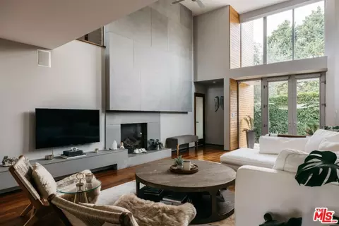 Living - 1126 Rose Ave, Venice, CA 90291 photo 4 of 4