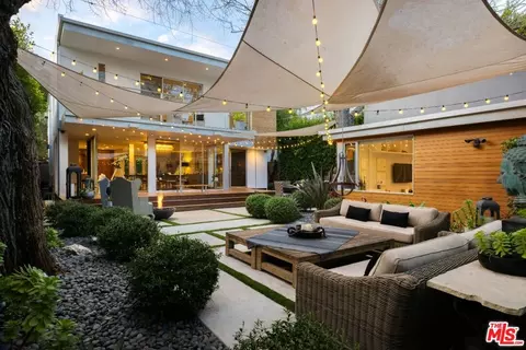 Exterior - 1126 Rose Ave, Venice, CA 90291 photo 3 of 8