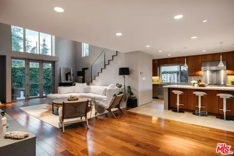 Living - 1126 Rose Ave, Venice, CA 90291 photo 3 of 4