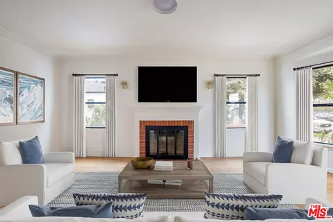 2587 S Bundy Dr, Los Angeles, CA 90064