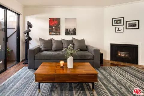 1118 E Palmer Ave #104, Glendale, CA 91205
