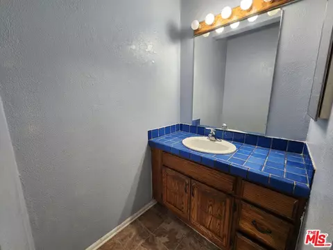 Bath - 1430 Junewood Way, Oxnard, CA 93030 photo 5 of 7