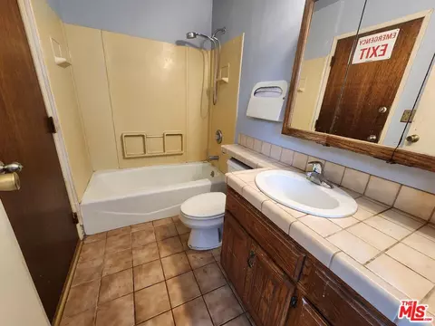 Bath - 1430 Junewood Way, Oxnard, CA 93030 photo 2 of 7