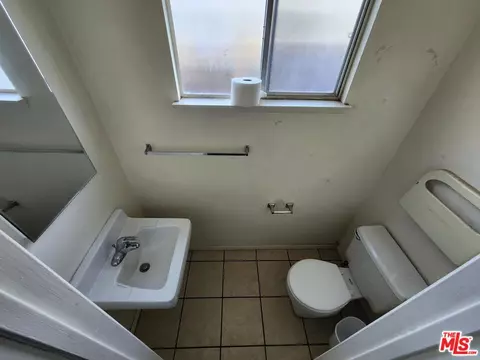 Bath - 1430 Junewood Way, Oxnard, CA 93030 photo 1 of 7