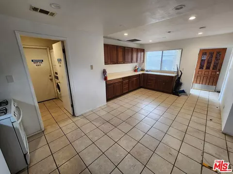 Kitchen - 1430 Junewood Way, Oxnard, CA 93030 photo 2 of 2