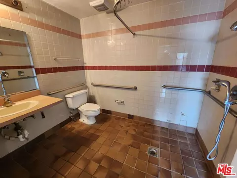 Bath - 1430 Junewood Way, Oxnard, CA 93030 photo 3 of 7