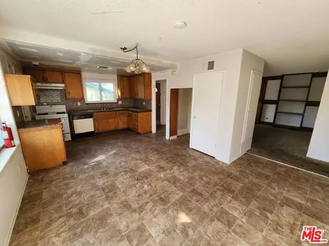 Kitchen - 1431 Ivywood Dr, Oxnard, CA 93030 photo 1 of 2