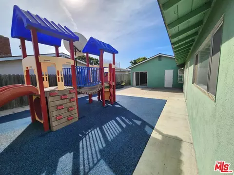 Exterior - 1431 Ivywood Dr, Oxnard, CA 93030 photo 5 of 5