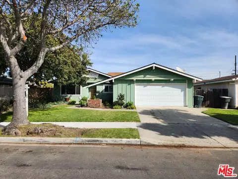 Exterior - 1431 Ivywood Dr, Oxnard, CA 93030 photo 2 of 5