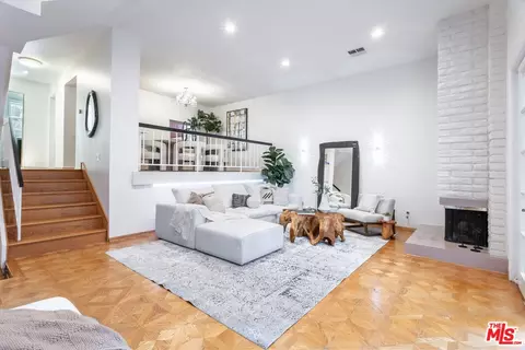 5279 Newcastle Ave #1, Encino, CA 91316