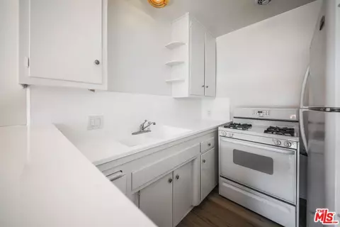 17411 Vanowen St, Van Nuys, CA 91406 photo 10