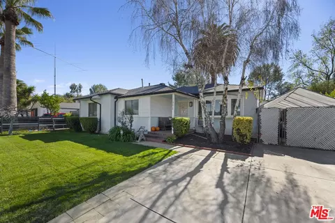 19010 Bessemer St, Tarzana, CA 91335