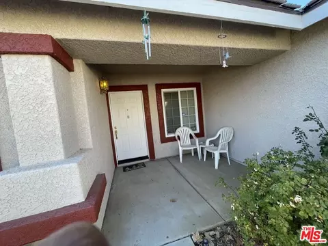 42011 W Summer Ln, Lancaster, CA 93536 photo 2