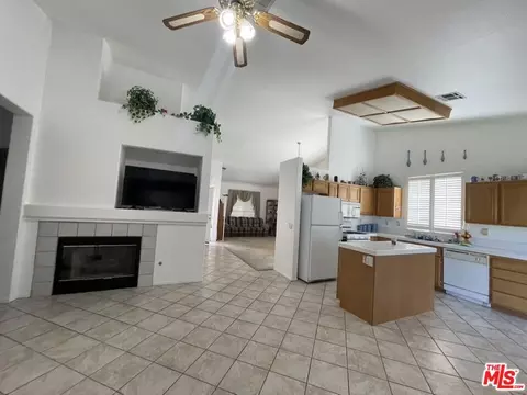 42011 W Summer Ln, Lancaster, CA 93536 photo 6