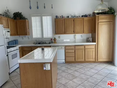 42011 W Summer Ln, Lancaster, CA 93536 photo 7