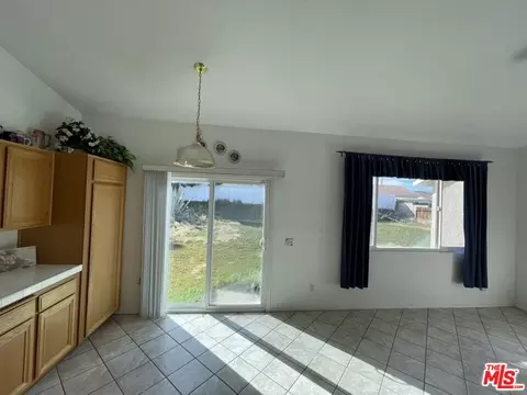 42011 W Summer Ln, Lancaster, CA 93536 photo 8