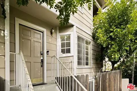 Exterior - 154 N Meridith Ave #6, Pasadena, CA 91106 photo 3 of 6