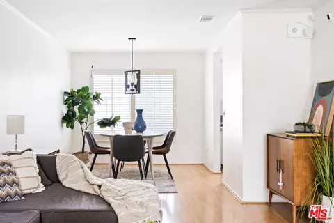 Dining - 154 N Meridith Ave #6, Pasadena, CA 91106 photo 1 of 3