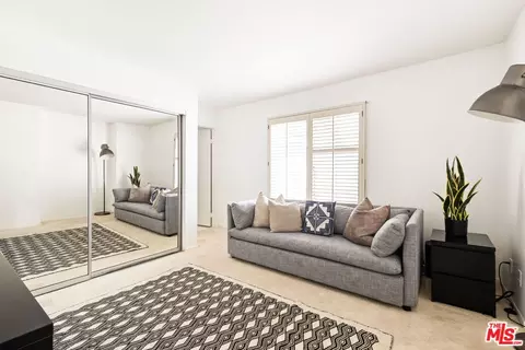 Living - 154 N Meridith Ave #6, Pasadena, CA 91106 photo 7 of 8