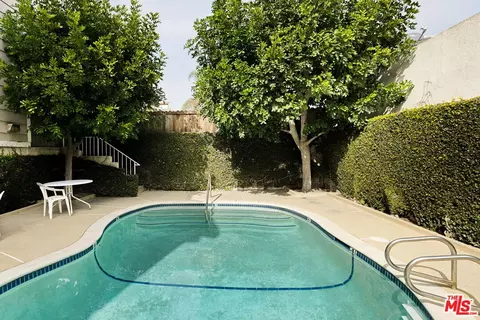 Exterior - 154 N Meridith Ave #6, Pasadena, CA 91106 photo 4 of 6