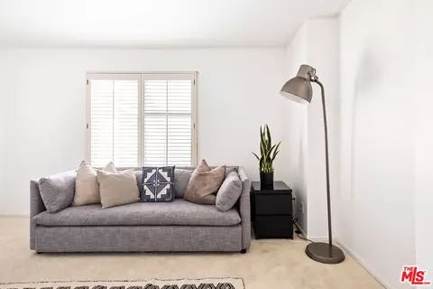 Living - 154 N Meridith Ave #6, Pasadena, CA 91106 photo 8 of 8