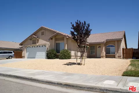 16048 Holly Brook Rd, Victorville, CA 92395