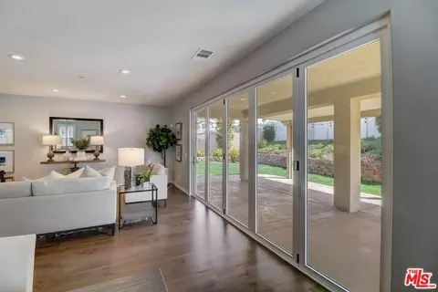 Living - 617 Lehner Ave, Escondido, CA 92026 photo 4 of 6
