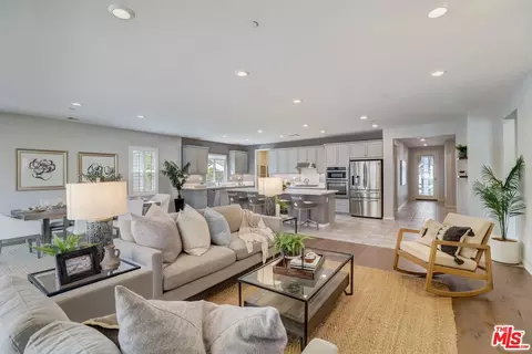 Living - 617 Lehner Ave, Escondido, CA 92026 photo 2 of 6