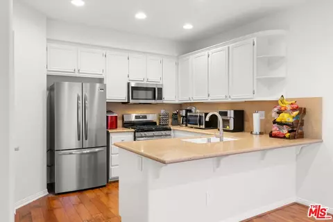 Kitchen - 17882 Balsam Ct, Carson, CA 90746 photo 3 of 6
