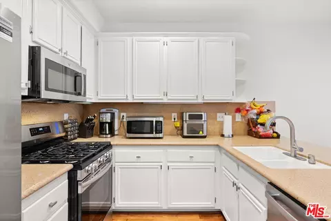 Kitchen - 17882 Balsam Ct, Carson, CA 90746 photo 5 of 6