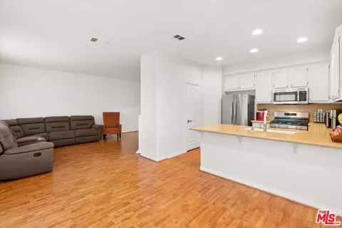 Kitchen - 17882 Balsam Ct, Carson, CA 90746 photo 6 of 6
