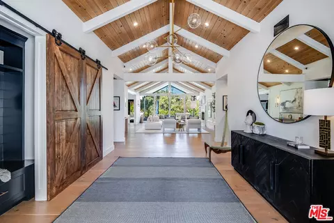19407 Shenango Dr, Tarzana, CA 91356
