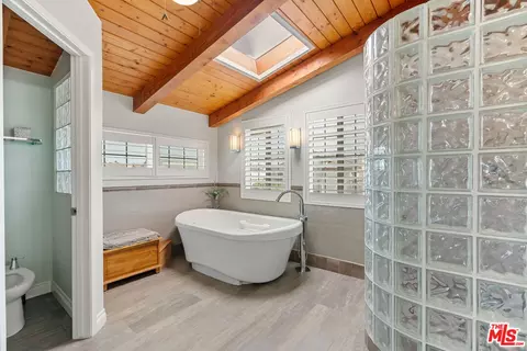 Bath - 3941 Sunset Ln, Oxnard, CA 93035 photo 2 of 5