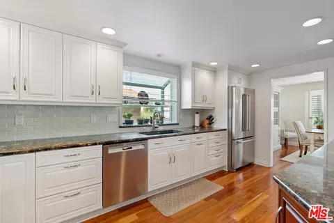 Kitchen - 3941 Sunset Ln, Oxnard, CA 93035 photo 3 of 3