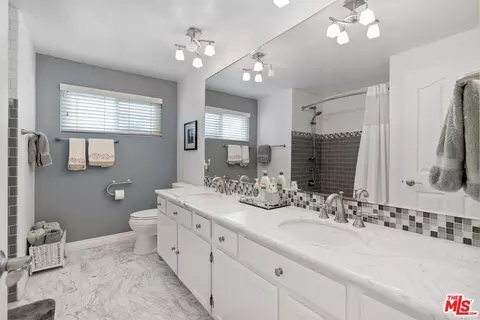 Bath - 3941 Sunset Ln, Oxnard, CA 93035 photo 4 of 5