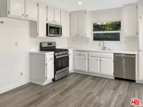 Kitchen - 233 E Kirkwall Rd, Azusa, CA 91702 photo 3 of 3