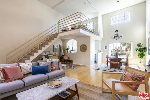 5127 Klump Ave #304, North Hollywood, CA 91601