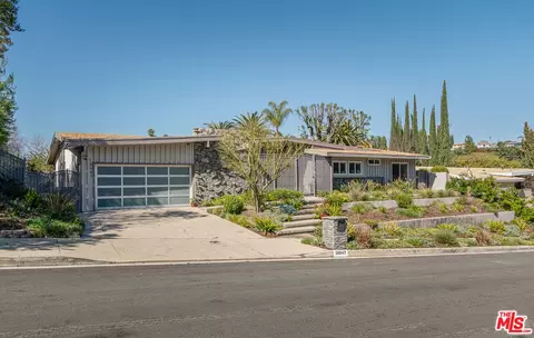 18847 La Amistad Pl, Tarzana, CA 91356