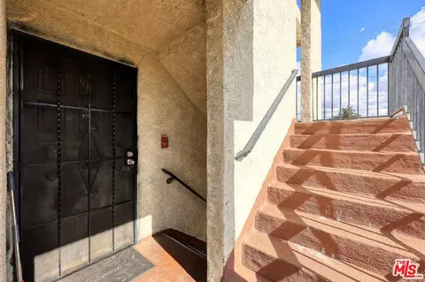 Entry Way - 412 Fischer St, Glendale, CA 91205 photo 1 of 1